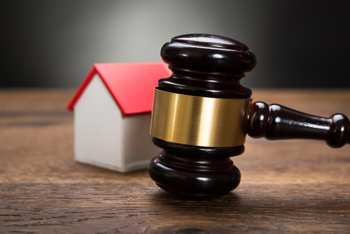 House with stamp representing public auctions